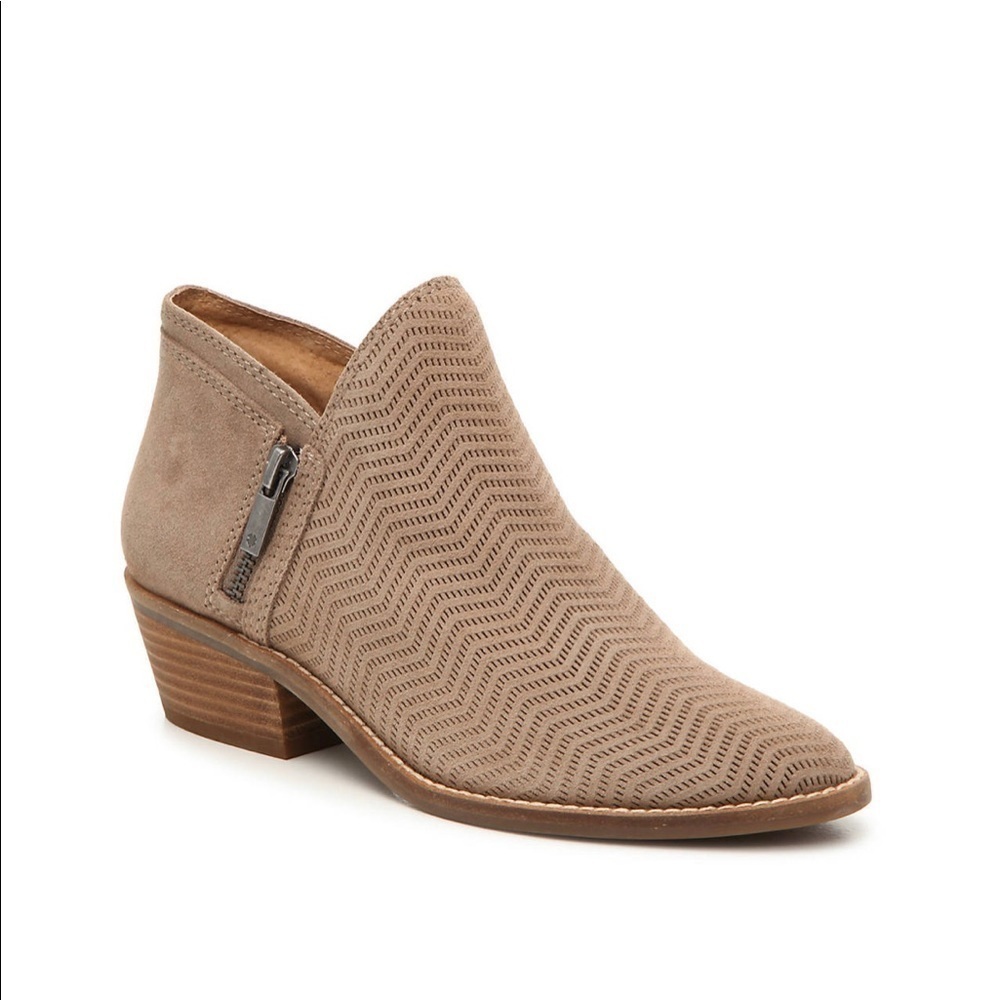Lucky Brand Suede Booties Taupe size 7.5 chunky heel comfortable tan fall shoe